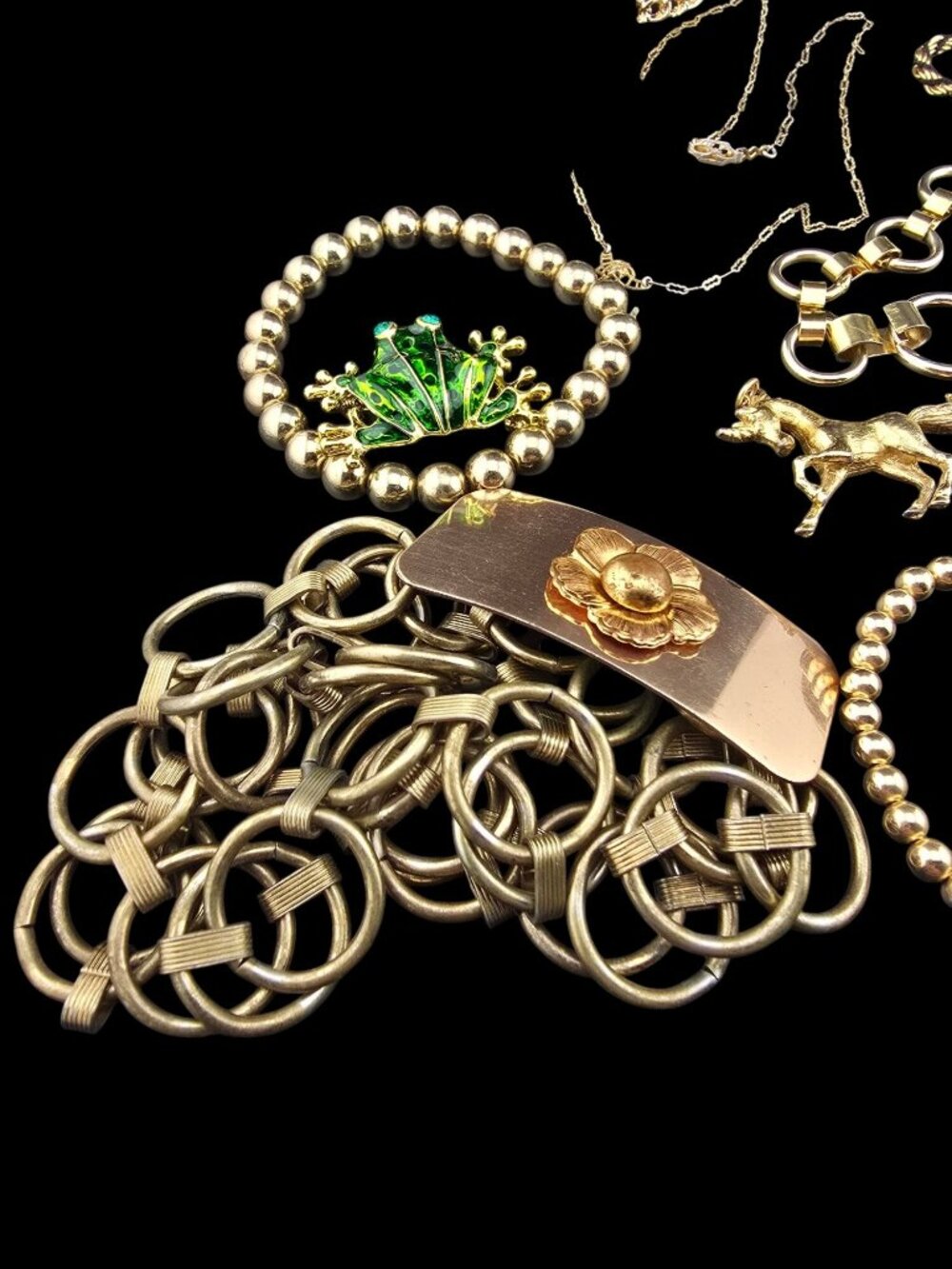 18 Pcs Gold Tone Jewelry Lot Necklaces Bracelets Brooches Charms Mixed Styles - Picture 3 of 9